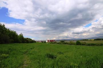 Heringeš, v pozadí OS Panoráma, MČ Košice-Vyšné Op Heringeš, v pozadí OS Panoráma, MČ Košice-Vyšné Op